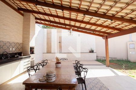 Casa à venda com 180m², 3 quartos e 4 vagas Casa à venda com 180m², 3 quartos e 4 vagasEspaço Gourmet