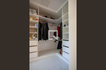 Casa à venda com 180m², 3 quartos e 4 vagas Casa à venda com 180m², 3 quartos e 4 vagasCloset da suíte 1