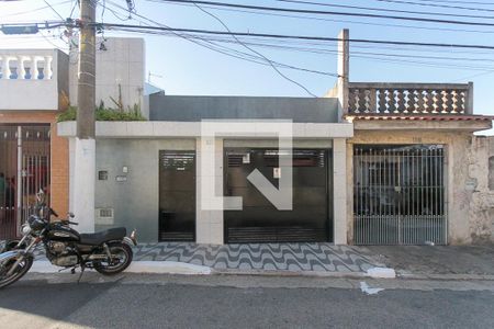 Casa à venda com 163m², 2 quartos e 1 vaga Casa à venda com 163m², 2 quartos e 1 vagaFachada