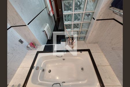 Casa para alugar com 225m², 3 quartos e 2 vagas Casa para alugar com 225m², 3 quartos e 2 vagasBanheira - Banheiro 1