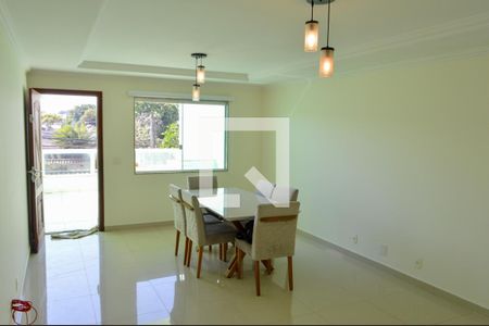 Sala de casa para alugar com 3 quartos, 180m² em Curicica, Rio de Janeiro