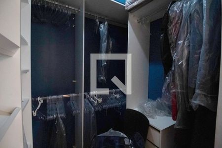 Apartamento à venda com 119m², 2 quartos e 1 vaga Apartamento à venda com 119m², 2 quartos e 1 vagaCloset da suíte