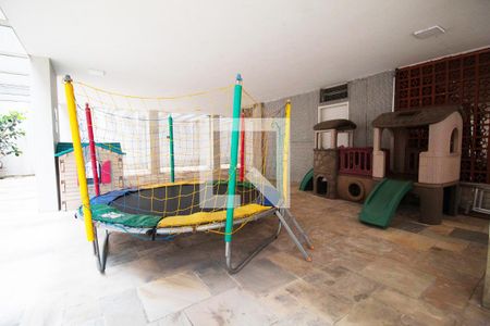 Apartamento à venda com 119m², 2 quartos e 1 vaga Apartamento à venda com 119m², 2 quartos e 1 vagaÁrea comum - Playground