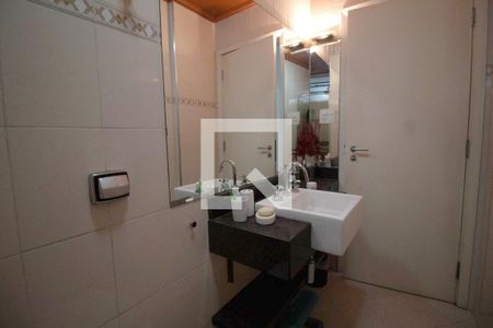 Apartamento à venda com 119m², 2 quartos e 1 vaga Apartamento à venda com 119m², 2 quartos e 1 vagaBanheiro