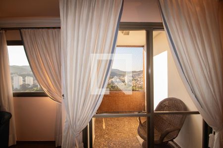 Apartamento à venda com 330m², 3 quartos e 2 vagas Apartamento à venda com 330m², 3 quartos e 2 vagasVaranda