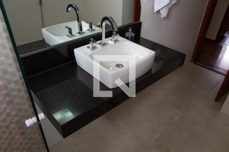 Apartamento à venda com 156m², 4 quartos e 2 vagas Apartamento à venda com 156m², 4 quartos e 2 vagasBANHEIRO SOCIAL