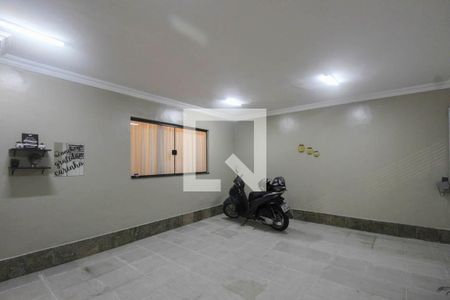 Casa à venda com 232m², 4 quartos e 2 vagas Casa à venda com 232m², 4 quartos e 2 vagasGaragem