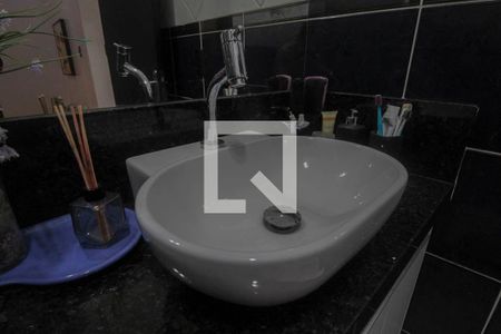 Casa à venda com 232m², 4 quartos e 2 vagas Casa à venda com 232m², 4 quartos e 2 vagasBanheiro