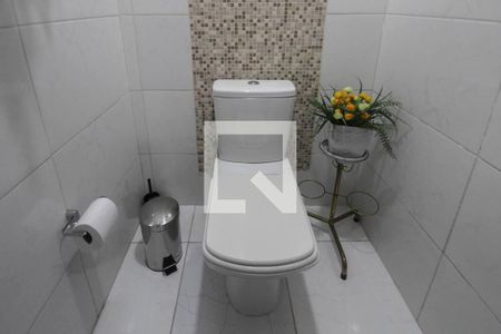 Casa à venda com 232m², 4 quartos e 2 vagas Casa à venda com 232m², 4 quartos e 2 vagasLavabo