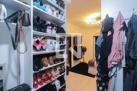 Casa à venda com 232m², 4 quartos e 2 vagas Casa à venda com 232m², 4 quartos e 2 vagasSuíte