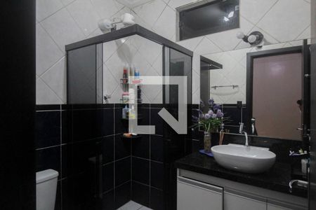 Casa à venda com 232m², 4 quartos e 2 vagas Casa à venda com 232m², 4 quartos e 2 vagasBanheiro