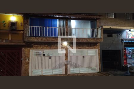 Casa à venda com 232m², 4 quartos e 2 vagas Casa à venda com 232m², 4 quartos e 2 vagasFachada