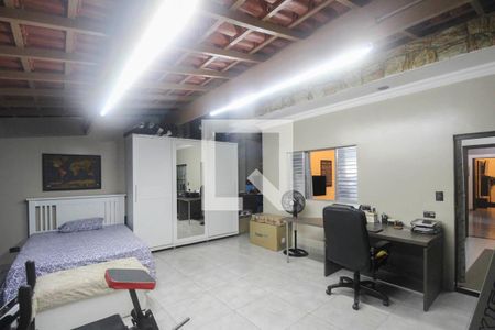 Casa à venda com 232m², 4 quartos e 2 vagas Casa à venda com 232m², 4 quartos e 2 vagasSótão