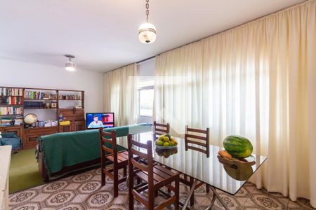 Casa à venda com 250m², 3 quartos e 5 vagasSala