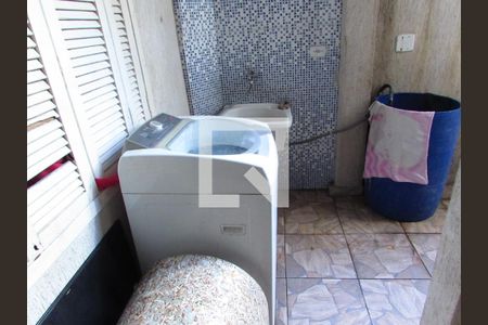 Casa à venda com 130m², 4 quartos e 2 vagasÁrea de Serviço