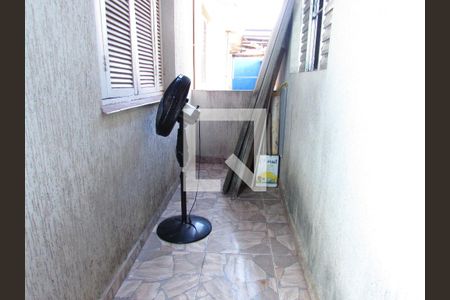 Casa à venda com 130m², 4 quartos e 2 vagasCorredor