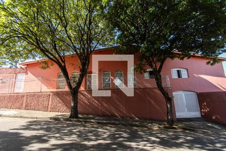 Casa para alugar com 236m², 3 quartos e 4 vagas Casa para alugar com 236m², 3 quartos e 4 vagasFachada