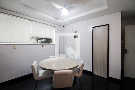 Casa de condomínio para alugar com 606m², 4 quartos e 2 vagas Casa de condomínio para alugar com 606m², 4 quartos e 2 vagasCozinha