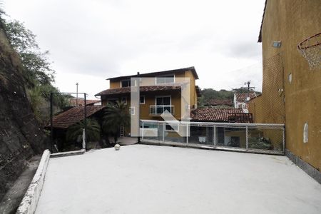 Casa de condomínio para alugar com 606m², 4 quartos e 2 vagas Casa de condomínio para alugar com 606m², 4 quartos e 2 vagasQuintal - quadra
