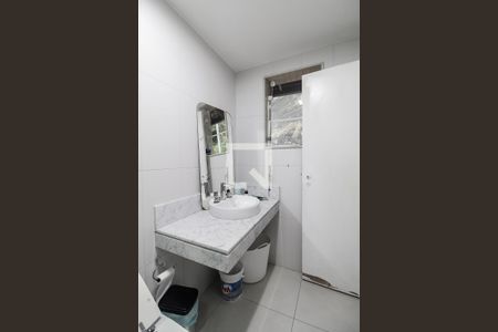 Casa de condomínio para alugar com 606m², 4 quartos e 2 vagas Casa de condomínio para alugar com 606m², 4 quartos e 2 vagasBanheiro da Suíte 3