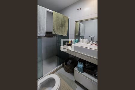 Casa de condomínio para alugar com 606m², 4 quartos e 2 vagas Casa de condomínio para alugar com 606m², 4 quartos e 2 vagasBanheiro da suíte 4