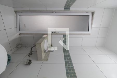 Casa de condomínio para alugar com 606m², 4 quartos e 2 vagas Casa de condomínio para alugar com 606m², 4 quartos e 2 vagasBanheiro - área externa