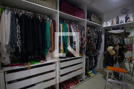 Apartamento à venda com 320m², 4 quartos e 2 vagasCloset da suíte 2