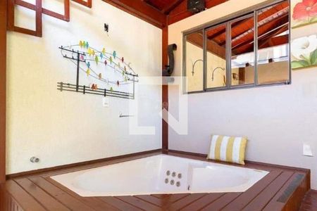 Casa de condomínio à venda com 330m², 5 quartos e 7 vagas