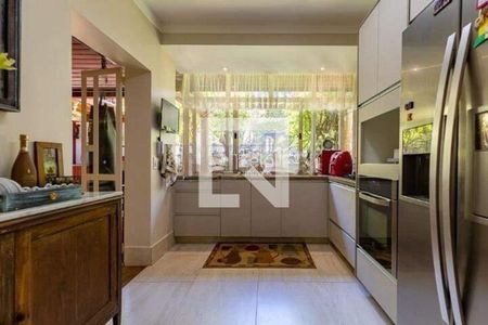 Casa de condomínio à venda com 330m², 5 quartos e 7 vagas