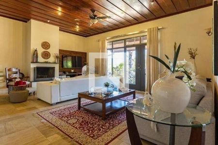 Casa de condomínio à venda com 330m², 5 quartos e 7 vagas