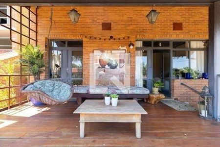 Casa de condomínio à venda com 330m², 5 quartos e 7 vagas