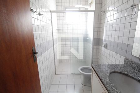Banheiro do Quarto 1 de apartamento para alugar com 2 quartos, 62m² em Patrimônio, Uberlândia