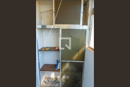 Apartamento à venda com 57m², 2 quartos e 1 vaga Apartamento à venda com 57m², 2 quartos e 1 vagaCozinha e Área de Serviço