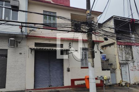 Casa à venda com 250m², 7 quartos e sem vaga Casa à venda com 250m², 7 quartos e sem vagaFachada