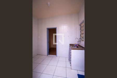 Casa à venda com 250m², 7 quartos e sem vaga Casa à venda com 250m², 7 quartos e sem vagaCozinha da casa 2