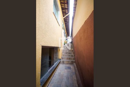 Casa à venda com 180m², 4 quartos e 2 vagasCorredor