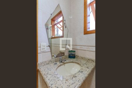 Casa à venda com 220m², 3 quartos e 4 vagas Casa à venda com 220m², 3 quartos e 4 vagasBanheiro