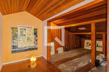 Casa à venda com 220m², 3 quartos e 4 vagas Casa à venda com 220m², 3 quartos e 4 vagasEscritório