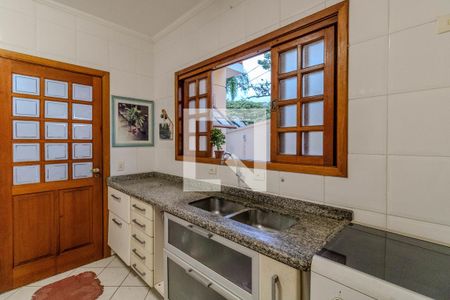Casa à venda com 220m², 3 quartos e 4 vagas Casa à venda com 220m², 3 quartos e 4 vagasCozinha