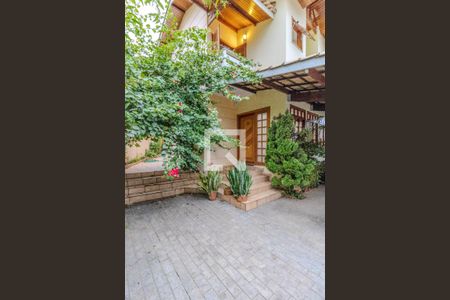 Casa à venda com 220m², 3 quartos e 4 vagas Casa à venda com 220m², 3 quartos e 4 vagasÁrea Externa