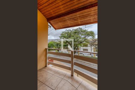 Casa à venda com 220m², 3 quartos e 4 vagas Casa à venda com 220m², 3 quartos e 4 vagasVaranda