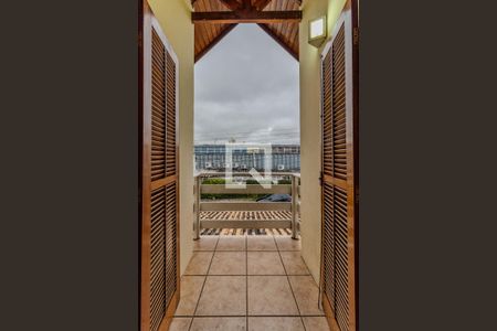 Casa à venda com 220m², 3 quartos e 4 vagas Casa à venda com 220m², 3 quartos e 4 vagasVaranda