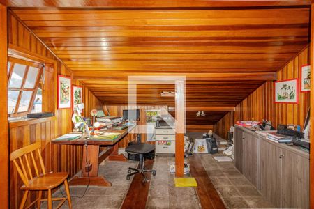 Casa à venda com 220m², 3 quartos e 4 vagas Casa à venda com 220m², 3 quartos e 4 vagasEscritório