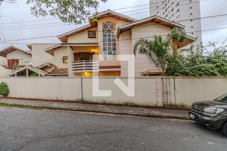 Casa à venda com 220m², 3 quartos e 4 vagas Casa à venda com 220m², 3 quartos e 4 vagasVista da Rua