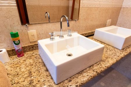 Casa de condomínio para alugar com 200m², 2 quartos e 3 vagas Casa de condomínio para alugar com 200m², 2 quartos e 3 vagasBanheiro do Quarto 2