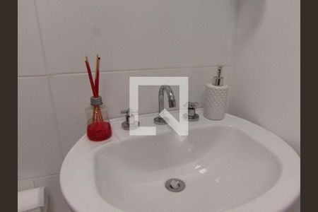 Banheiro  de apartamento à venda com 2 quartos, 45m² em Vila Suzana, São Paulo
