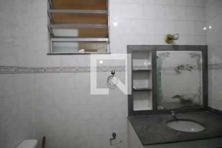 Casa à venda com 96m², 3 quartos e 1 vagaBanheiro