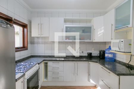 Casa à venda com 205m², 4 quartos e 2 vagas Casa à venda com 205m², 4 quartos e 2 vagasCozinha