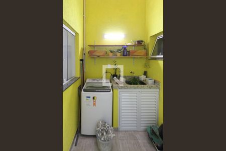 Casa à venda com 111m², 3 quartos e 2 vagas Casa à venda com 111m², 3 quartos e 2 vagasÁrea de Serviço