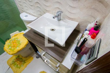 Casa à venda com 170m², 3 quartos e 2 vagas Casa à venda com 170m², 3 quartos e 2 vagasBanheiro social